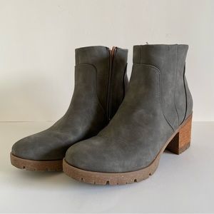 Korks Gray High Heel Boots Size 8.5